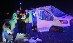 Yağışlı yolda takla attı, 4 kişi..
