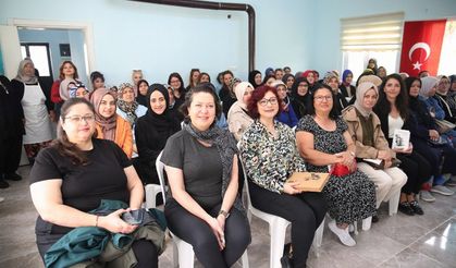 Kadınlar, yazar Fatma Burçak’la kitabını konuştu