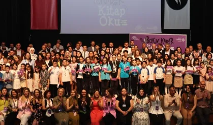 Boyları kadar kitap okudular, ödülleri kaptılar