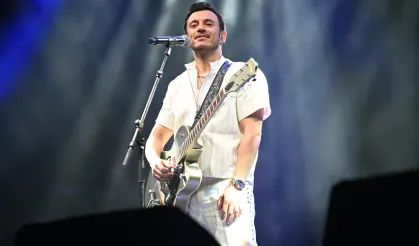 Buray 'Buzlu Cam'a 3 bin kişiyle düet yaptı