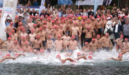 Körfezin iki yakası kulaçlarla birleşti
