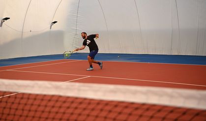 Kuşadası'nda sporseverlerden balon korta yoğun ilgi