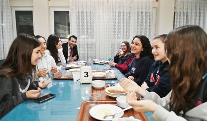 Aydın’da Fen Lisesi öğrencileri iftar sofrasında buluştu