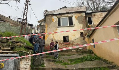 Söke'de yağmurun yumuşattığı evin duvarı çöktü