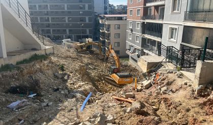 Enkaz kaldırma çalışmaları sürüyor