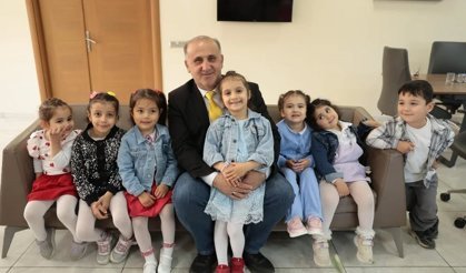 Başkan Kaya minik öğrencileri belediyede ağırladı