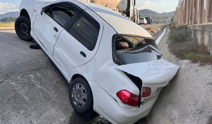 Şarampolde bulunan kanala yuvarlandı