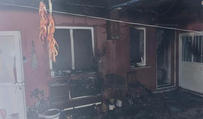 Aydın Sultanhisar’da sobadan çıkan kıvılcım nedeniyle ev alev alev yandı
