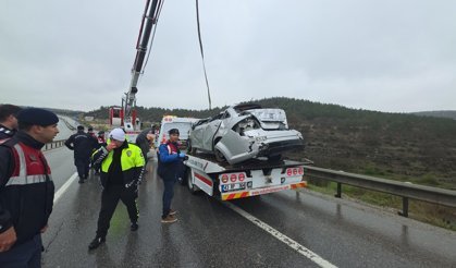 Otomobil uçuruma yuvarlandı: 1 kişi hayatını kaybetti, 1 kişi ağır yaralı