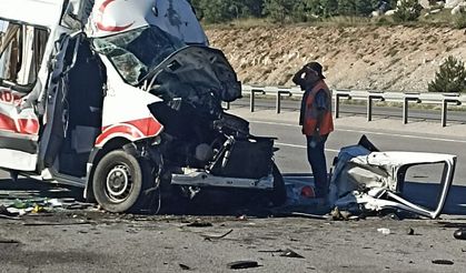 Trafik kazasında 1 kişi hayatını kaybetti, 4 kişi yaralı