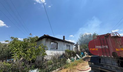 Tek katlı ev kullanılamaz hale geldi