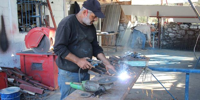 Aydın’da yıllardır bozulan tarım aletlerini tamir ediyor