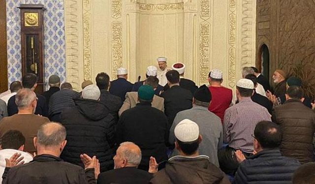 Ali Erbaş, Hacı Bayram-ı Veli Camii’nde teravih namazı kıldırdı
