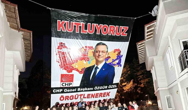 CHP Lideri Özel’in Manisa’daki komşularından kutlama