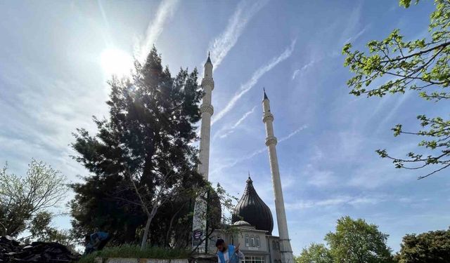 İzmir’de yükümlüler, camileri Ramazan Bayramı’na hazırlıyor