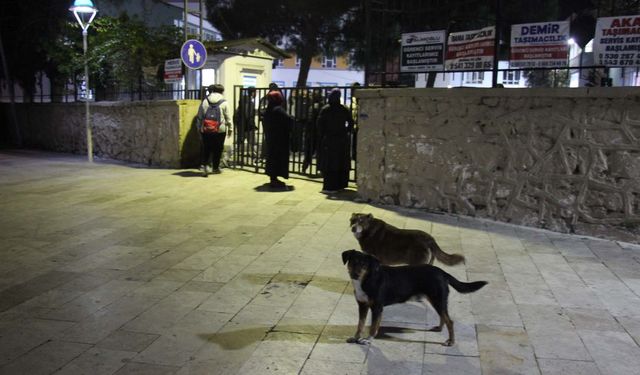 Aydın’da öğrenciler karanlıkta okula gidiyor