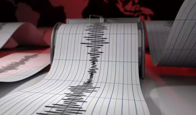 Marmara'da korkutan deprem.. İstanbul sokağa döküldü