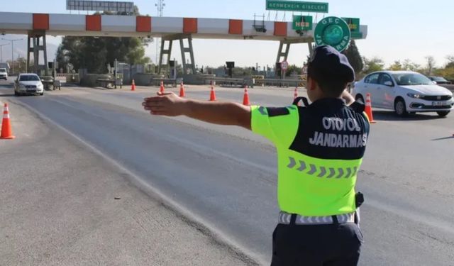 Aydın-İzmir Otoyolu’nda jandarmadan kaçamadılar