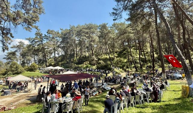 Aydın Kuyucak’ta bu gelenek 40 yıldır devam ediyor.. Binlerce kişi hem dua etti, hem hasret giderdi