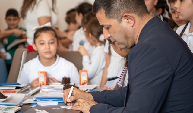 Minik öğrenciler sordu, Başkan Ömer Günel içtenlikle yanıtladı