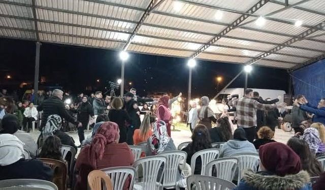 Bu mahallede düğünler samanlıkta yapılıyor