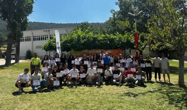Denizli'de yüzlerce liselinin katıldığı gençlik kampı sona erdi