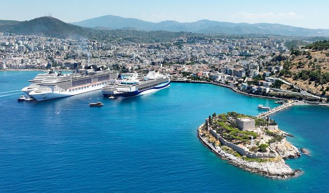 Kuşadası’na 5 gemiyle 11 bin kişi geldi