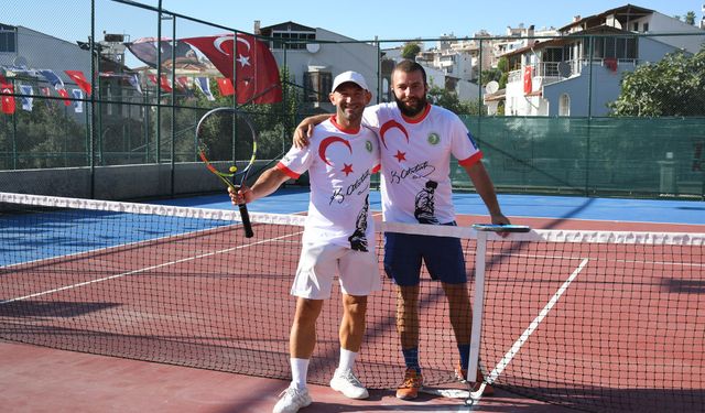 Kuşadası'nda Zafer Bayramı coşkusu tenis turnuvasıyla kutlanıyor