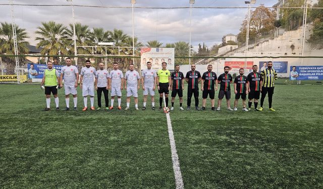 Kuşadası’nda Görev Şehitleri Turnuvası'nda çeyrek final heyecanı başladı