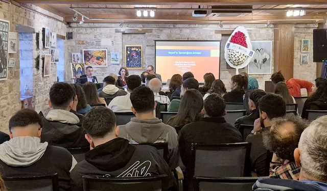 ‘Aşık Veysel’ Kuşadası’nda anıldı