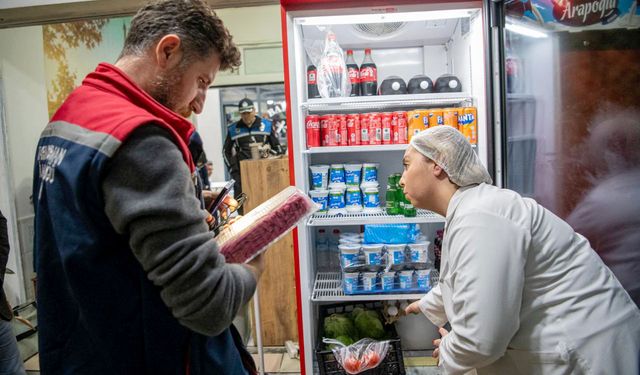 Başkan Ömer Günel talimat verdi, ekipler sokak lezzetleri satışı yapan işletmeleri denetledi