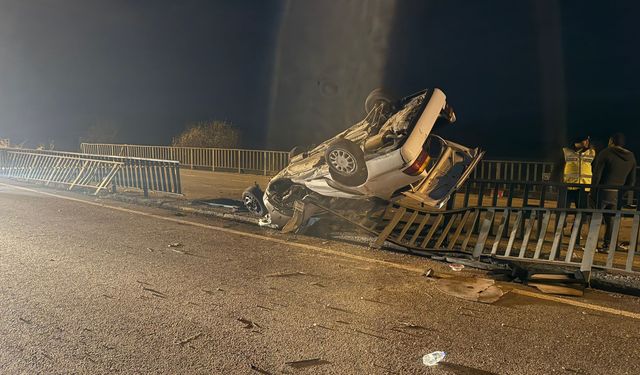 Araç hurdaya döndü, ölü ve yaralılar var