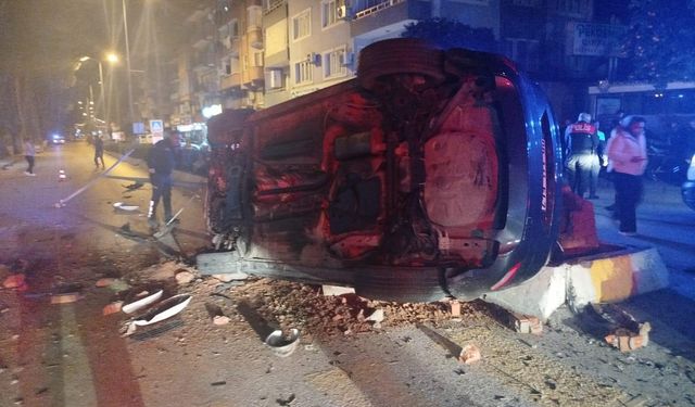 Aydın’da feci kaza, 2 kişi hastaneye götürüldü