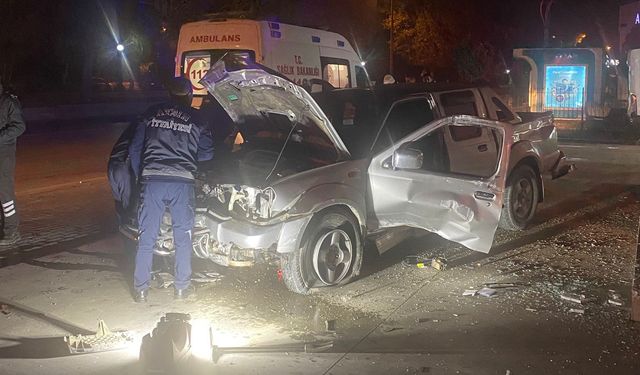 Aydın’da feci kaza, sürücüler hastanelik oldu