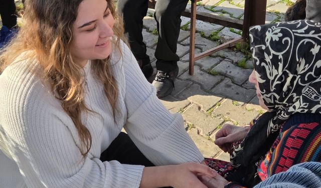 Aydın’da üniversiteli gençlerden yaşlı çınarlara ziyaret