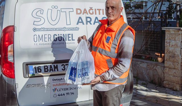 Kuşadası Belediyesi dağıtıyor, minikler sağlıkla büyüyor