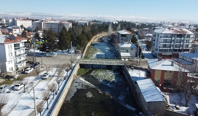 Soğuk hava nedeniyle Gali Çayı buz tuttu