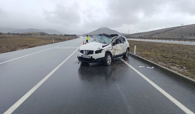 Takla atan otomobilde 3 kişi yaralandı