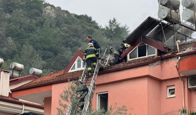 Üç katlı evde yangın paniği