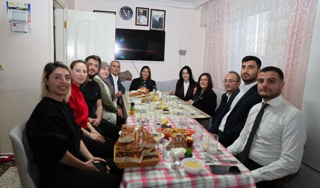Başkan Çerçioğlu orucunu Özdemir ailesiyle birlikte açtı