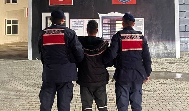 Hırsızlık suçundan aranan şahsı jandarma yakaladı
