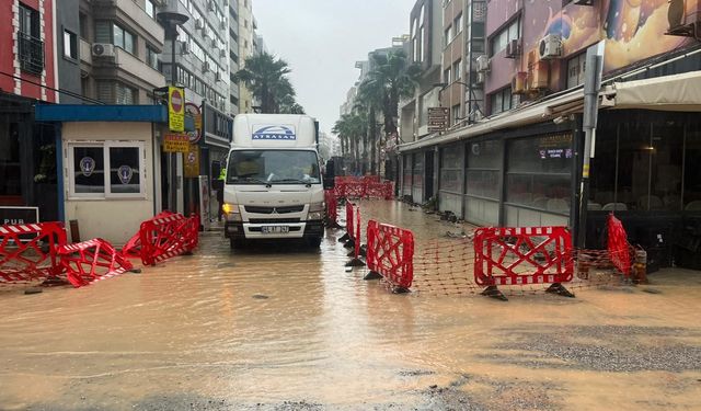 Vatandaş su dolu çukura düştü, 100 bin lira ceza kesildi