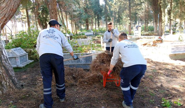 Başkan Çerçioğlu talimat verdi, Aydın’da mezarlıklar bayrama hazırlandı
