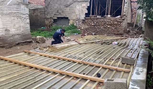 Kapalı inşaat çukuruna düştü, ekipler harekete geçti