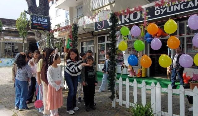 Kardeşköy'de çocuklar çifte bayram yaptı