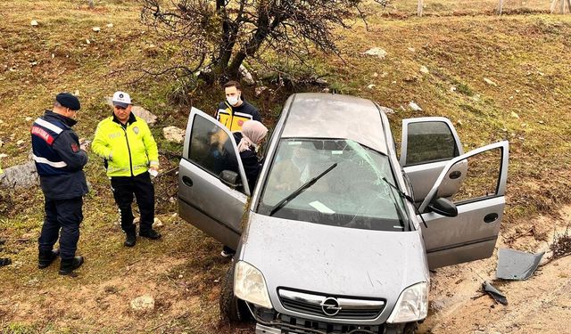 Otomobil şarampole uçtu