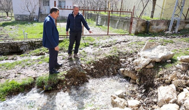 Yerin altından yüzeye çıktı, ekipler harekete geçti