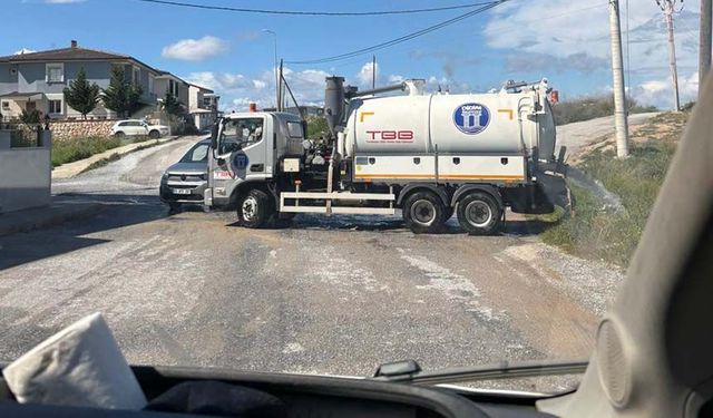 Didim’de çevre felaketi: CHP’li Didim Belediyesi vidanjörü atığı sokağa boşalttı