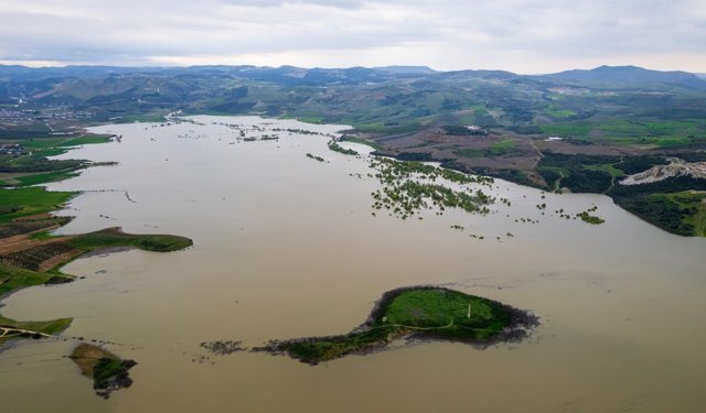 Mevsim normallerinin üzerindeki yağışlar balıkçılara umut oldu