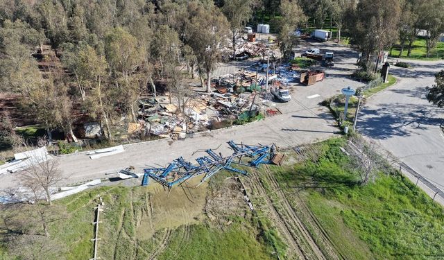 Tahsis kaldırıldı, Kuşadası Belediyesi ne var ne yoksa yıktı